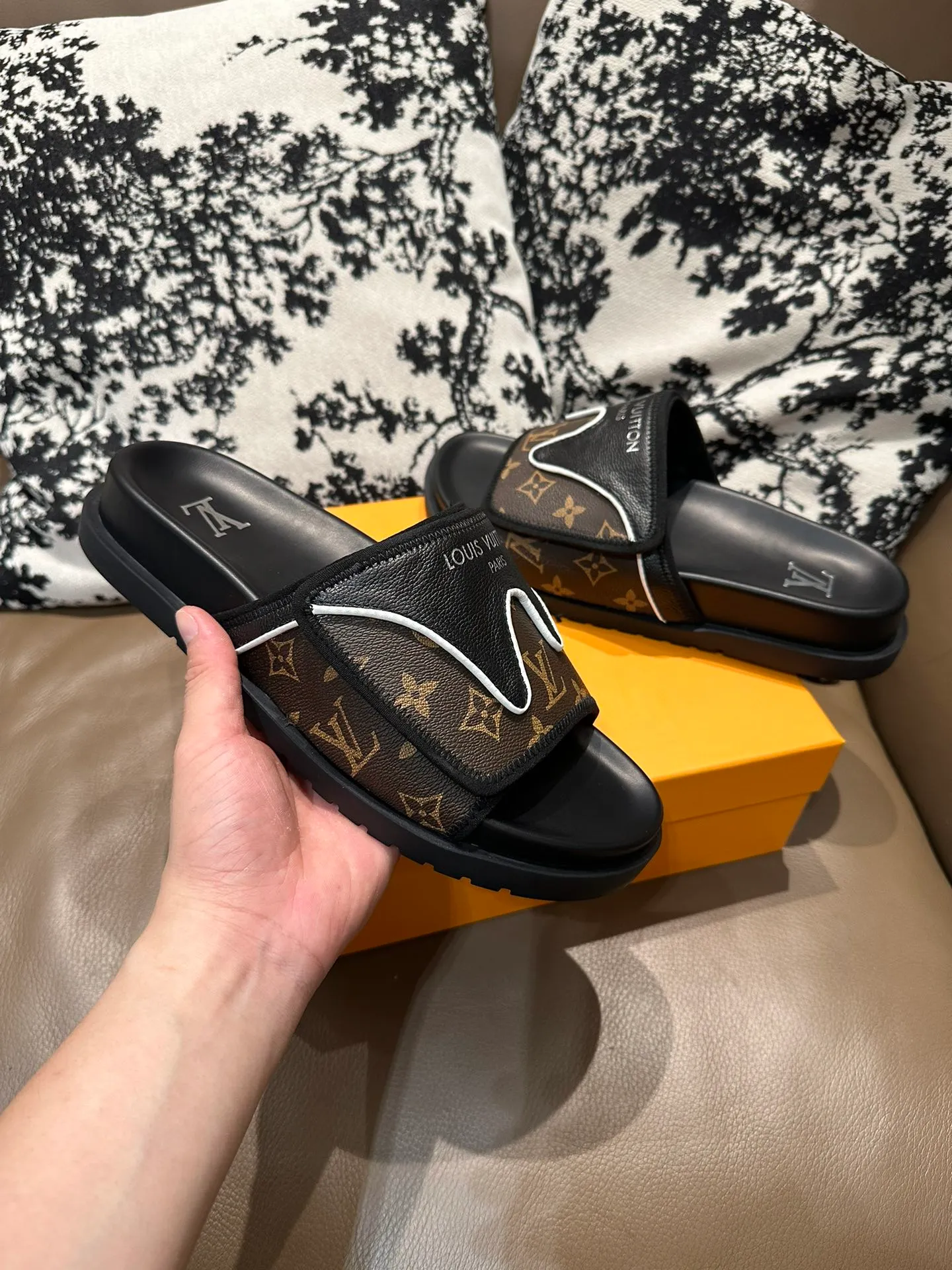Men's shoes💰340💰 LV Velcro new style, cowhide surface, sheepskin lining, size 36-46